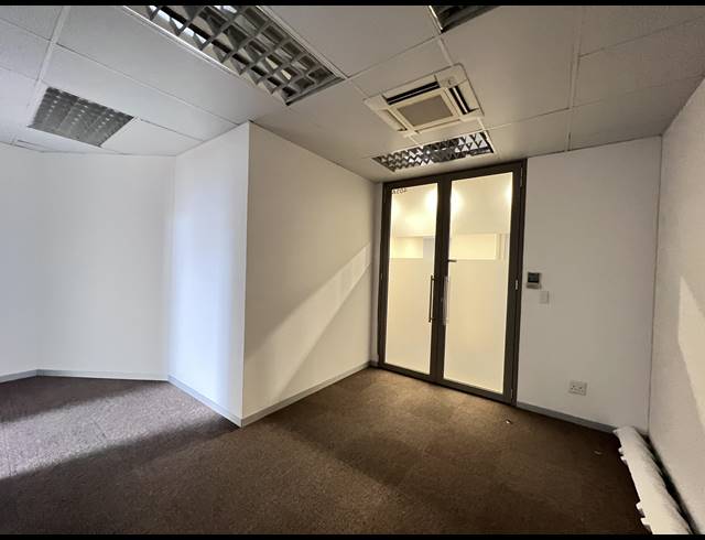 52M² OFFICE TO LET IN SEA POINT